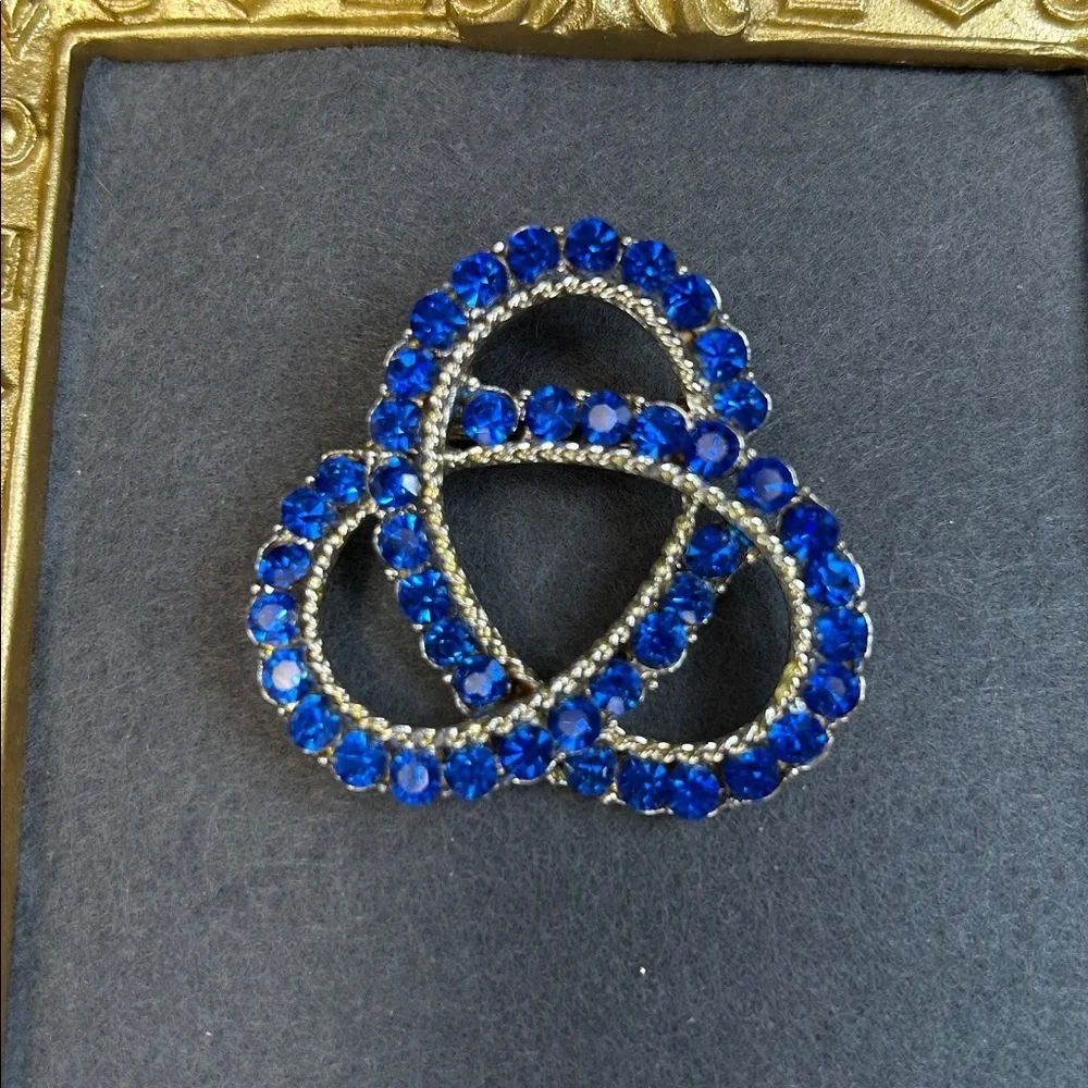 N/A elegant brooch